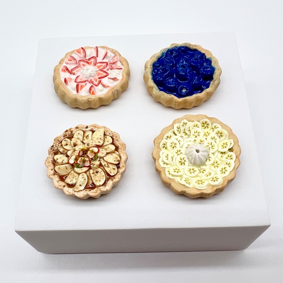 Fruit Tart Place Card Holders - Set of 4 - Apple, Banana, Blueberry, Strawberry - Picture 14 of 16